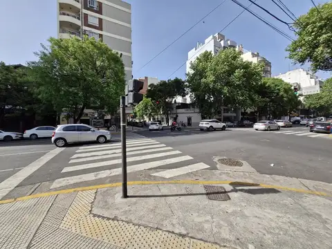 Local sobre Av. Directorio 2800 casi esquina