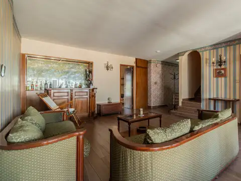 Casa 6 ambientes con 3 baños