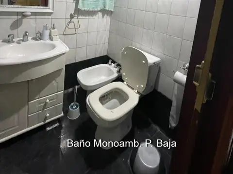 Tipo Casa Frente P. Alta + Local comercial en Planta Baja + Garage