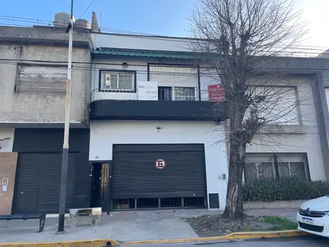 Tipo Casa Frente P. Alta + Local comercial en Planta Baja + Garage