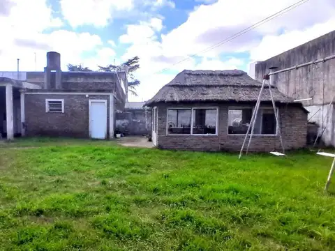 VENTA DE LOCAL COMERCIAL CRUCE VARELA