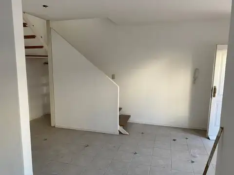 Depto Tipo Casa 3 ambientes con 1 baño