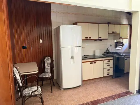 EXCELENTE CASA DE NIVEL EN C.A.B.A.