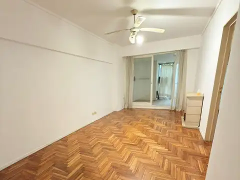 Venta de  departamento 3 ambientes en Belgrano. Con patio