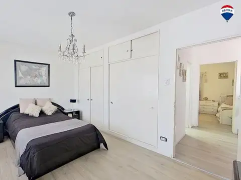 Casa 5 ambientes en venta en Banfield con pileta