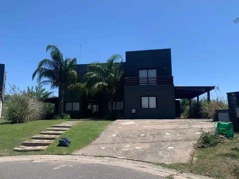 Casa en Venta en El Cazal, USD 240.000