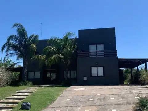 Casa 5 ambientes con 3 baños