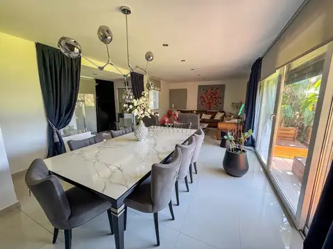 Casa 5 ambientes con 3 baños