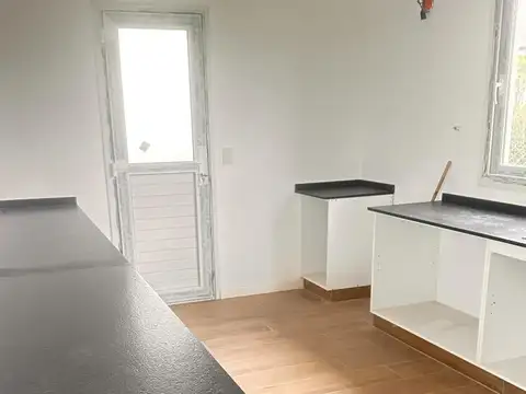 Excelente casa, 2 plantas, 3 dorm. en suite, lote 740m2!