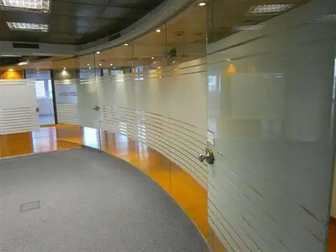 Oficina en Alquiler con 2 cocheras
