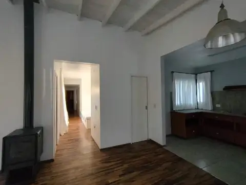 CASA EN VENTA CITY BELL 2 DORMITORIOS PILETA