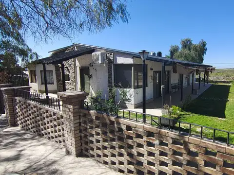 Casa Alquiler - Venta B° Privado Challao, 4 dormitorio, 3 baños, pileta , 3 coheras