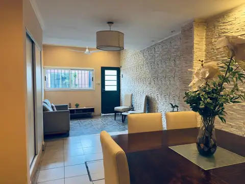 VENTA CASA 4 DORMITORIOS LOMAS DE TAFI