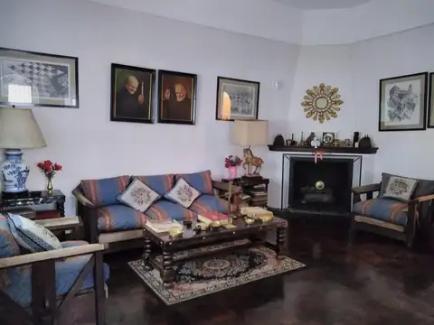 Casa 5 ambientes con 4 baños