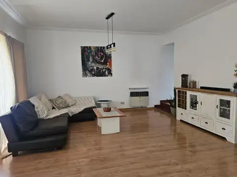 Casa 5 ambientes con 4 baños