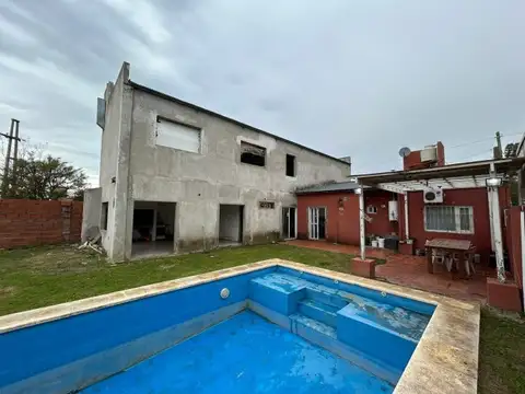 La Viudita, casi esquina Av. Int. Pascual Simone 2200 , Piso 0