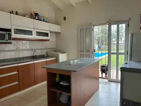Casa en Venta con 3 cocheras