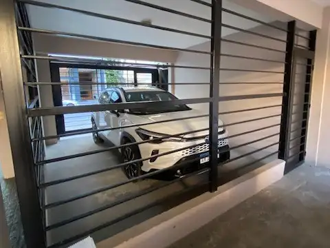 Cochera en alquileren Urquiza R- AUTO GRANDE