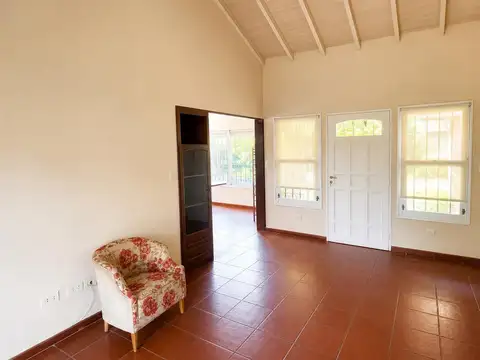 Casa 3 ambientes con 1 baño