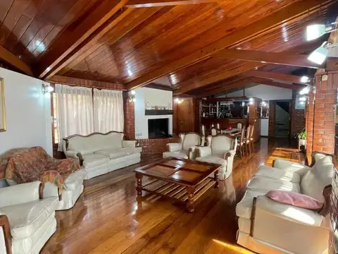Casa 7 ambientes con 6 baños