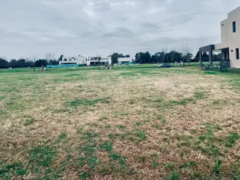 Lote de 631m2 en Los Cardos - Pilar
