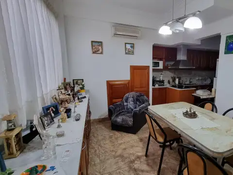 Casa 5 ambientes con 4 baños