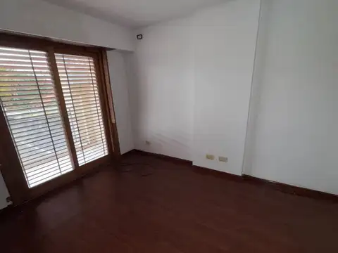 Depto Tipo Casa en Alquiler con 4 cocheras