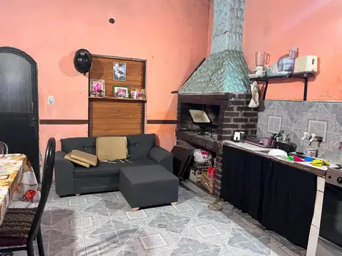 Casa 5 ambientes con 1 baño