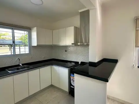 Casa 3 ambientes con 2 baños