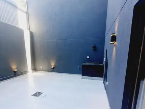 Venta de departamento de Mono, con patio, en Villa Devoto