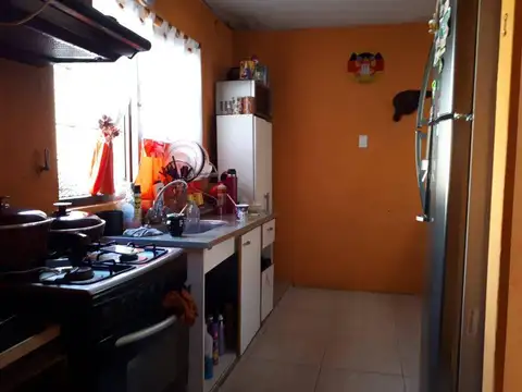 Casa 4 ambientes con 2 baños