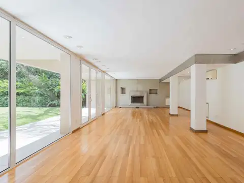 Casa 8 ambientes con 7 baños