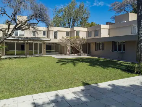 Casa en Venta con 8 cocheras