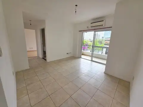 Rafaela 4300: se alquila impecable 2amb. + balcón al frente 