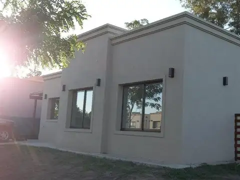 Divina Casa En Barrio Santo