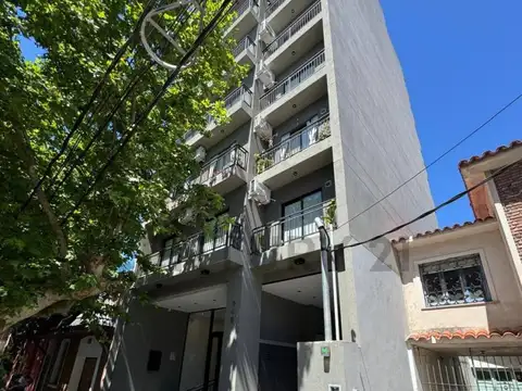 Charlone 900, Piso 2