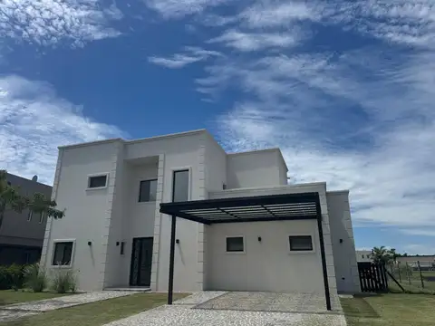 Casa en Venta en San Matias, USD 450.000