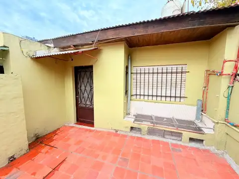 DEPARTAMENTO EN PRIMER PISO POR ESCALERA