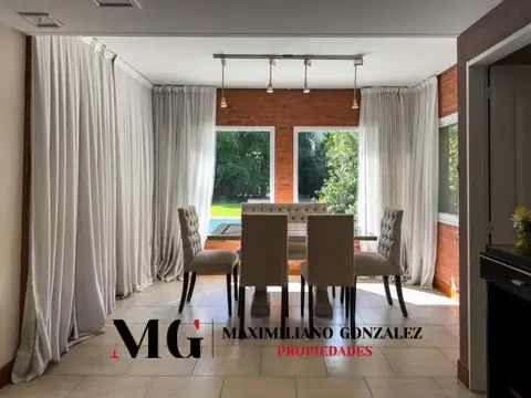 Casa en Venta con 2 cocheras