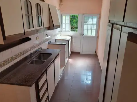 Casa 4 ambientes con 1 baño