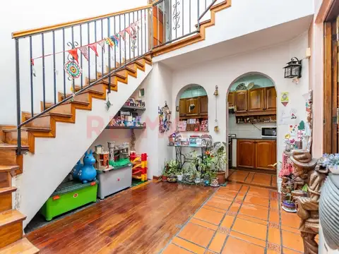 Venta CASA 5 ambientes, Flores, cochera y terraza