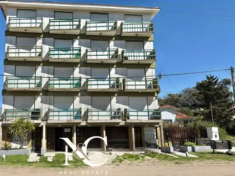 Paseo 130 entre av 2 y 1