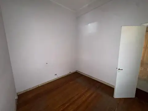 Casa de 4 ambientes en Venta en Parque centenario