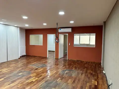 Oficina en Alquiler con 2 cocheras