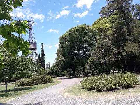 Gran Terreno de 2250 m2 en Club de Campo San Francisco, Manzanares Pilar