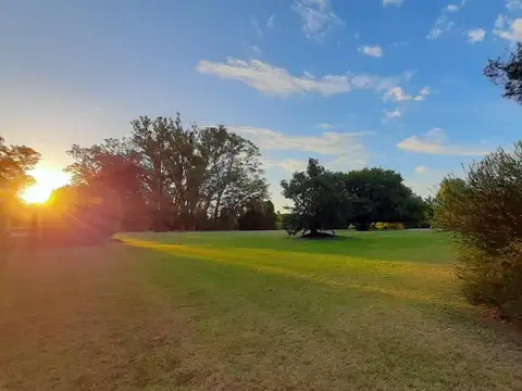 Gran Terreno de 2250 m2 en Club de Campo San Francisco, Manzanares Pilar