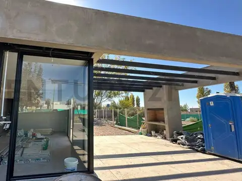 VENTA DE CASA EN POZO - BARRIO GARDENS