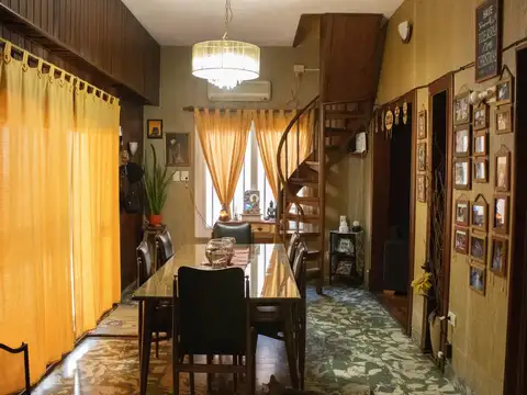 Casa en Venta con 2 cocheras