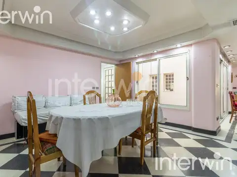Casa 12 ambientes con 3 baños