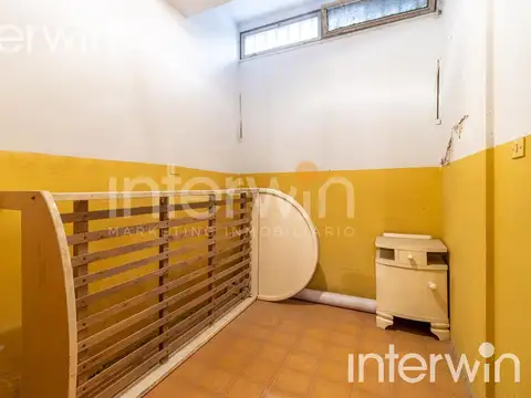 Casa en Venta - 4 ambientes distribuidos en 4 Plantas - Cochera - Caseros